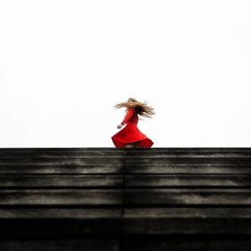 Není považována za psychickou poruchu nebo patologický stav, ale spíše dar širšího vnímání světa. Původ synestezie není zcela objasněn, ale jistě hrají roli i dědičné faktory.