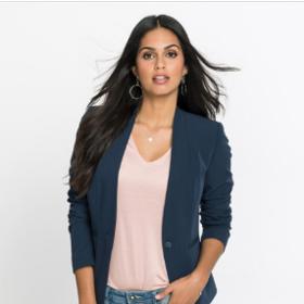 Sako a roztrhané džíny? Proč ne! Díky saku povznesete váš look o něco výš.