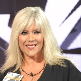 Samantha Fox (*15. dubna 1966) je britská modelka a zpěvačka, která již v šestnácti letech nafotila první odvážné snímky. Byla nejfotografovanější ženou osmdesátých let.