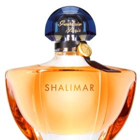 První orientální vůně. Jsou v ní tři hlavní tóny: citrus, kadidlo a vanilka.