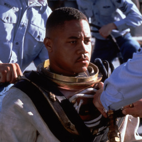 Carlův nadřízený dokonce dostane příkaz, aby se postaral o to, že neuspěje.