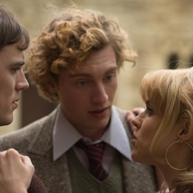 Film se částečně opírá o reálný experiment z roku 1972. Skupinka amerických vědců se snaží dokázat, že žádní duchové neexistují. Jde pouze o kolektivní halucinaci.