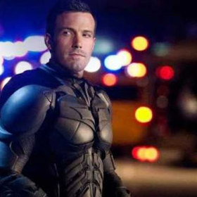 Své známé v ten osudný den ztratil také Bruce Wayne, který před lety potíral zločin v sousedním Gothamu coby maskovaný Batman.