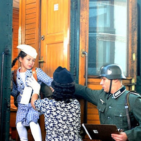 Nickyho rodina je další ze série filmů Mateje Mináče o záchraně židovských dětí Nicholasem Wintonem těsně před vypuknutím druhé světové války.