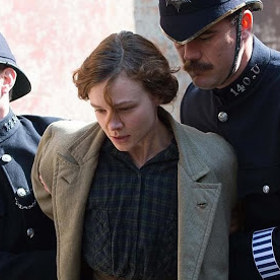 Je vdaná a má jednoho syna.