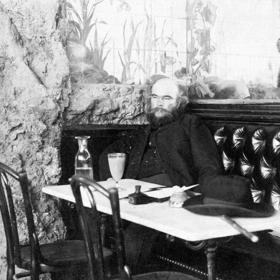 Byl to ale také bouřlivák propadlý alkoholu, který trápil svoji manželku. Zde na fotografii z roku 1892, jak popíjí absint.