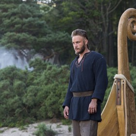Ragnar měl původně zemřít hned v první sérii Vikingů.