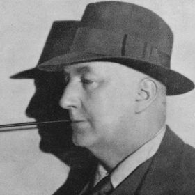 Edgar Wallace je jedním z králů anglické detektivky. Matka ho po narození odložila do nalezince