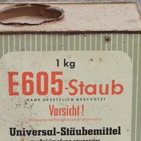 Díváte se na balení insekticidu E 605, který v Německu po druhé světové válce způsobil vlnu sebevražd.