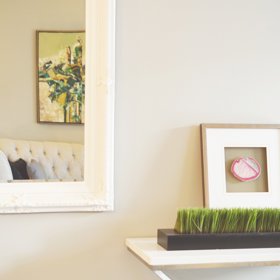 Přizpůsobte bezpečí dítěte také výběr dekorací. Zejména ty skleněné představují skrytou hrozbu. Pozor si dejte na zrcadla i rámečky.