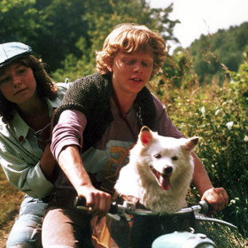 Poetická komedie o první lásce patnáctileté Kateřiny Krásné a jejím citovém zrání. 