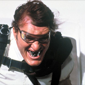 Nejslavnější filmová role - zloduch Zub. Jeden z nejlepších Bondových protivníků.