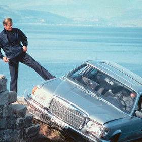 Jeho auto je zase Lotus Esprit Turbo.