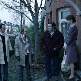 Nejvíce se v celé kauze angažoval britský vyšetřovatel paranormálních jevů Maurice Grosse (uprostřed).