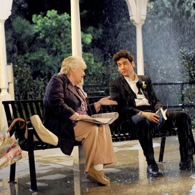 Ze seriálu Jak jsem poznal vaši matku si odnesl hned několik jizev. Nejhorší zranění si přivodil ve scéně, kdy měl upustit misku s horkou polévkou. Když se dotočilo, měl jednu nohu celou od krve. Stálo ho to sedm stehů.