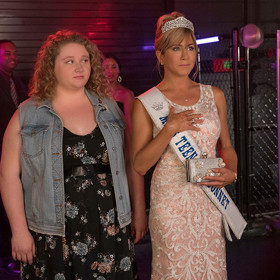 Matka, bývalá Miss Texas. Dcera: dospívající dívka s pár kily navíc, které však nechybí sebevědomí.