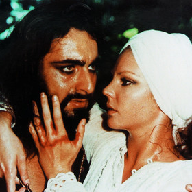 Sandokan! Sandokan! Velký vládce a pán oceánů! Hlavního hrdinu nadaboval do češtiny Viktor Preiss.