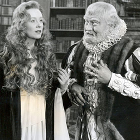 Naopak ministrovi kultury Zdeňkovi Nejedlému se film absolutně nelíbil. Režisér Martin Frič pak dostal dvouletý zákaz a nezahrál si ani sám Werich.