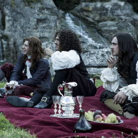 Svůj volný čas rád tráví s kamarády...