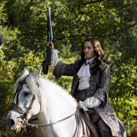 Ludvíkův bratr Filip si rád užívá večírky, kde dovádí jak s muži, tak i ženami. Mezi jeho oblíbené činnosti patří také lov.