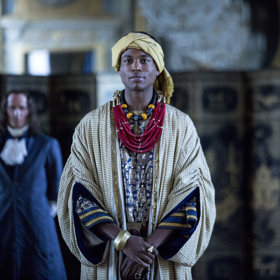 Na šaty bylo potřeba sehnat celkem dvacet metrů tkanin.