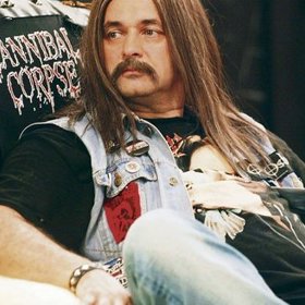 Na každém dílu pracoval scenáristický tým, jehož členy byli jak profesionální scenáristé, tak bloggeři a další nadšenci. Tým vedl Tomáš Baldýnský.