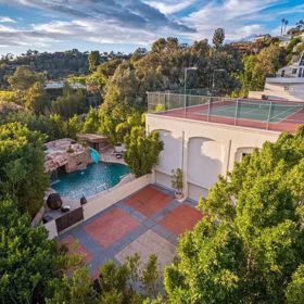 Původní majitel tohoto domu utekl do Mexika.