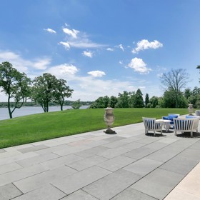 Luxusní vila byla postavena v roce 1999.