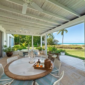 Luxusní sídlo bylo postaveno v roce 1969 společností Happy Ward.