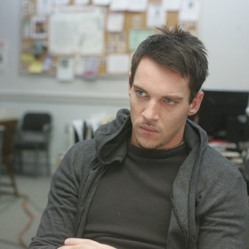 Škola ho moc nebavila. Raději se poflakoval s kamarády.