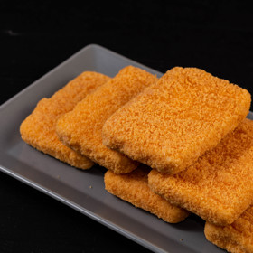 Když přidáte během obalování do vajíček trochu mléka, bude mít sýr hezky zlatavou krustu. 