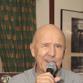 Přestože debutoval až ve svých pětatřiceti letech rolí cholerického závodníka Volejníka ve filmu Jáchyme, hoď ho stroje, charismatickým a živelným hereckým projevem zaujal diváky i režiséry natolik, že v následujících dvaceti letech šel doslova z role do role. 