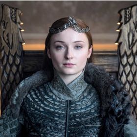 Herečku Sophie Turner proslavil seriál Hra o trůny.