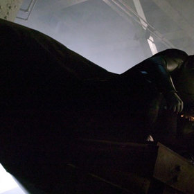 Batman se ukáže ve svém přilehavém obleku až po šedesáti minutách od začátku filmu.