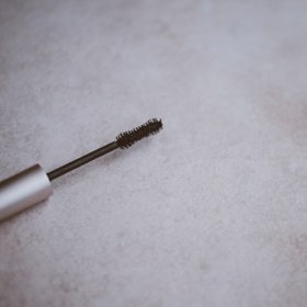 Historie řasenek sahá až do daleké minulosti. Třeba starověcí Egypťané si oči barvili nejen z estetického hlediska, ale také praktického či náboženského.