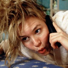 Bridget Jones: "Tady je Bridget Jones s oblíbeným pořadem Co se děje v Británii. Hlásím se vám z ohrady plné výkalů."