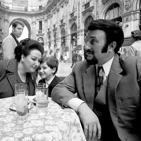 Jejím manželem byl od roku 1964 tenorista Bernabé Martí, s nímž měla syna a dceru.