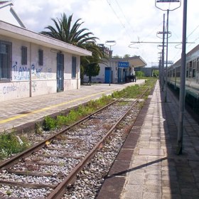 V roce 1942 vstoupil do ilegální Strany akce a obstarával styk s ostatními protifašistickými organizacemi, po německé okupaci Itálie působil v partyzánském oddílu, na konci roku 1944 byl zajat a jako Žid deportován do sběrného tábora v Carpi-Fossoli.