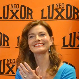 Úspěch měly její fotografie na titulní straně časopisu Sports Illustrated Swimsuit Issue, kde se v osmnácti letech stala nejmladší modelkou na obálce tohoto titulu.