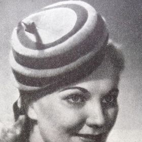 Po válce žila nějakou dobu v zahraničí, její syn Jiří se narodil v Londýně. V únoru 1948 podepsala výzvu kulturních pracovníků Kupředu, zpátky ni krok na podporu nově vznikající Národní fronty.