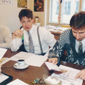  Z funkce premiéra odstoupil 25. dubna 2005 po tříměsíční vládní krizi způsobené aférou kolem jeho financí; 24. září 2005 opustil vysokou politiku úplně a věnoval se advokacii.