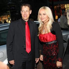 Po propadu ČSSD ve volbách do Evropského parlamentu v červnu 2004 a odstoupení Vladimíra Špidly ho nahradil ve vedení strany i předsednictví vlády. 