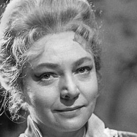 V letech 1960–1991 byla členkou Národního divadla v Praze; zde ve hře Divoká kachna v roce 1966.