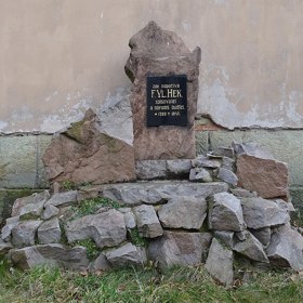 Pohřben je v Letohradě...