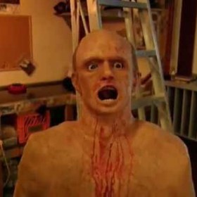 Leonard: mutant, který se umí regenerovat. Potřebuje ale k tomu pojídat rakovinové nádory.