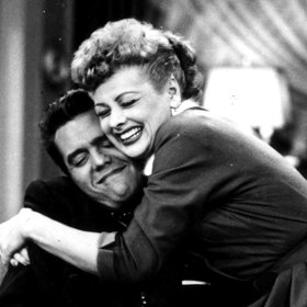 Lucille Désirée Ballová byla americká komediální herečka a televizní producentka, která se proslavila zejména v sérii sitcomů I Love Lucy.