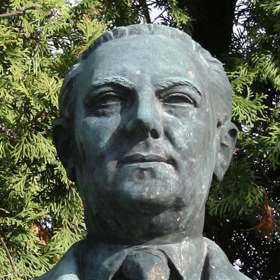 Od roku 1911 studoval gymnázium v Třebíči, které dokončil roku 1919. Za první světové války byl odveden, ale po dvou měsících byl z armády propuštěn.