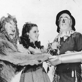 Během jeho natáčení ale musela často hladovět a producenti ji podporovali v tom, aby kouřila i 80 cigaret denně. 