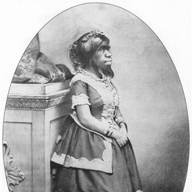 Štěstí neměla ani v rodinném životě. Její syn s podobnými rysy zemřel tři dny po porodu. Poporodním komplikacím nakonec Julia také podlehla.