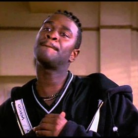 Nechá se proto přeložit na problémový ústav, kde profesorům nejde o to, aby mladé lidi vzdělávali, ale o to., aby ve zdraví přežili výuku.